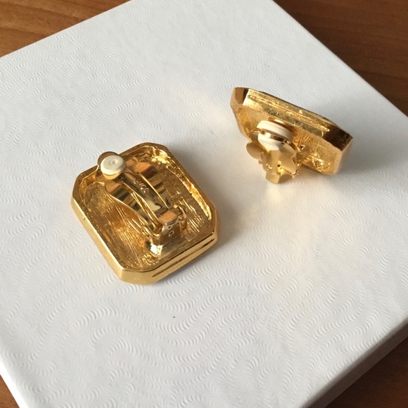 EVCO Clip on Earrings Gold tone and Black - Picture 4 of 5